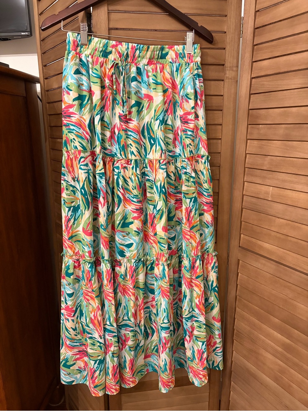 Vibrant fun maxi skirt! Size medium with pockets!